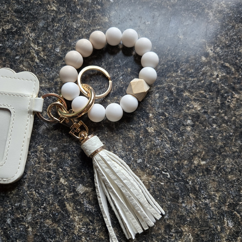 SHEIN White and Gold Key Card Holder - Picture 2 of 11